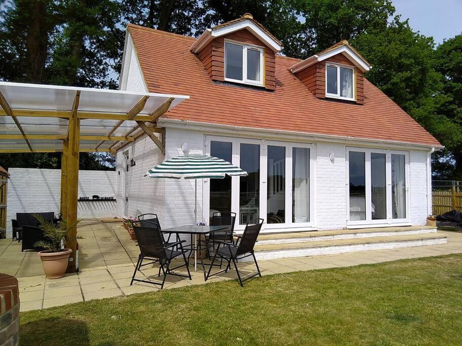 Blackberry Annex. Detached Cottage. Rural Location * West Chiltington
