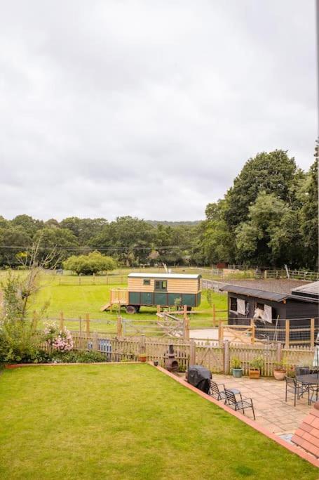 Blackberry Annex. Detached Cottage. Rural Location West Chiltington